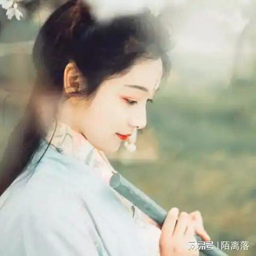  回味经典眼儿媚杨柳丝丝弄轻柔