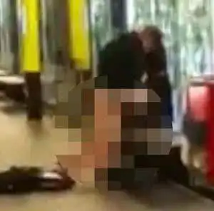  情侣地铁上亲热大尺度视频曝光激情四射现场脱裤看呆乘客