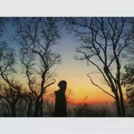  高冷情侣头像背影一男一女我是最幸福的