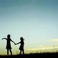  情侣头像大人牵小孩的q版微信头像图片大全