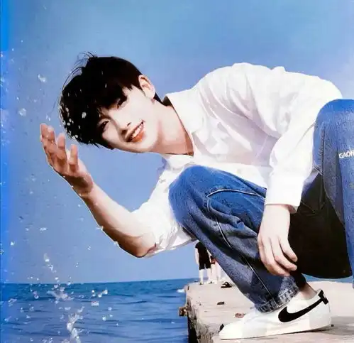  丁程鑫晒五宫格plog,丁程鑫图片三宫格