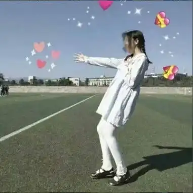  抖音hin流行的爱心疯狂扫射闺蜜头像,是个宝藏女孩没错