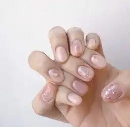 五月专属的高颜值美甲都在这,初夏做个不折不扣的时髦精