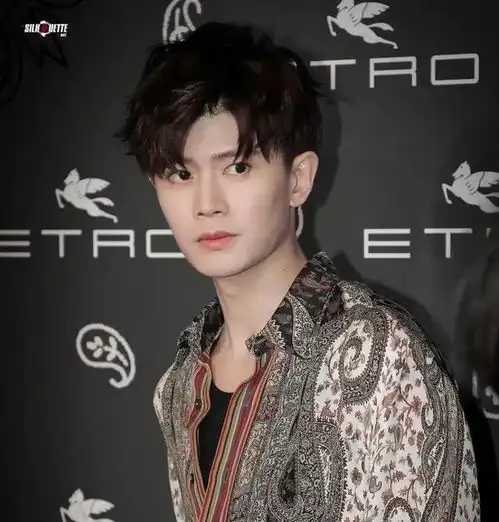  张碧晨被对家买狗仔杨幂抛弃大勋另找新欢任嘉伦卖宠粉人设