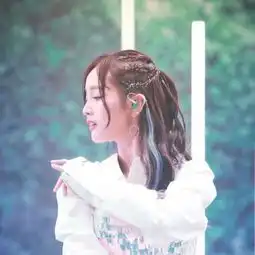  吴宣仪拍照姿势上热搜了是怎么回事