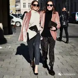  闺蜜出街怎么穿高级又漂亮暗戳戳秀恩爱